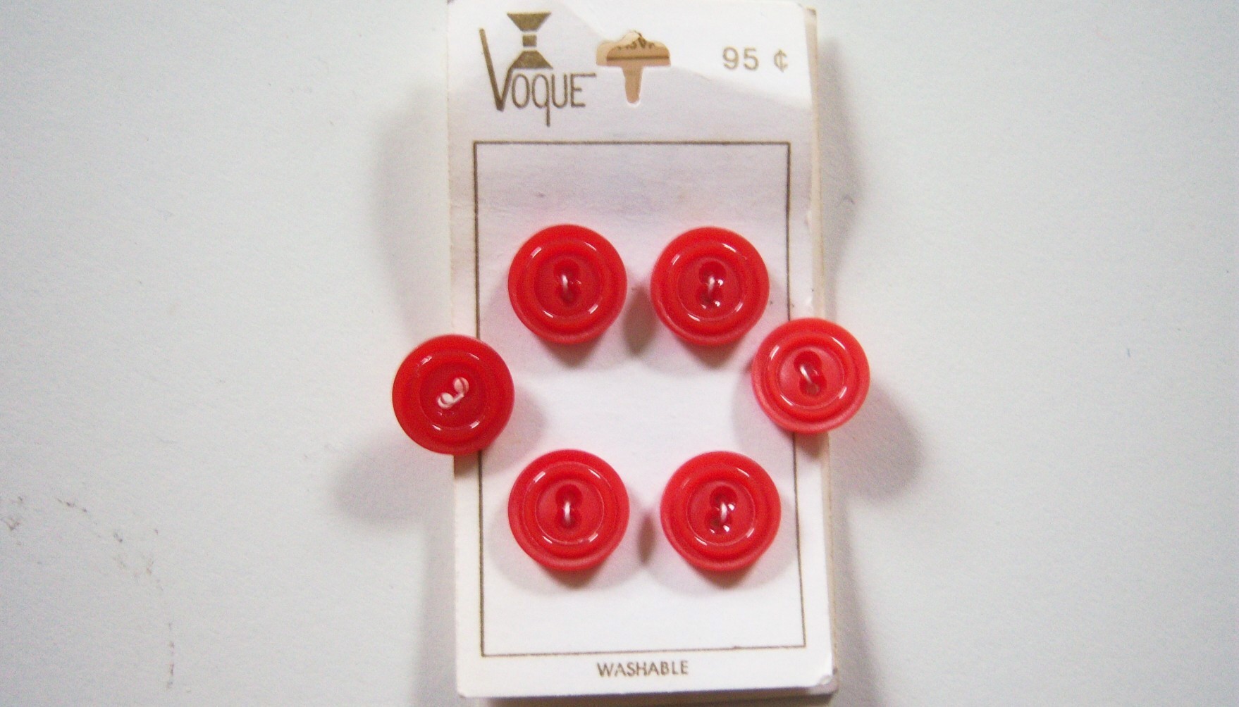 Vogue Scarlet 5/8" Button Set