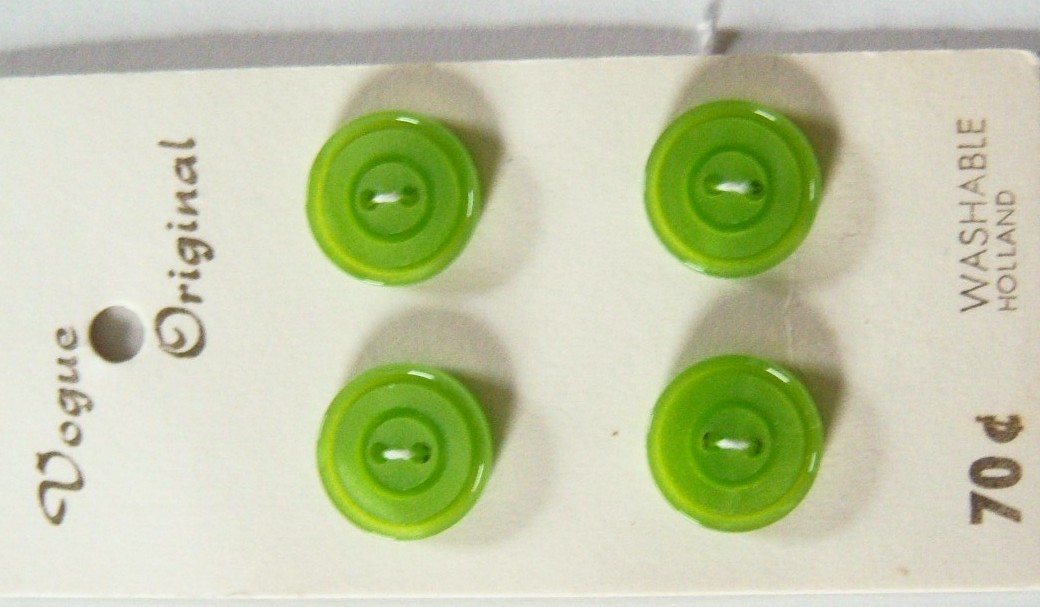 Vogue Citrus Green 4 Button 5/8" Poly 2 Hole Card