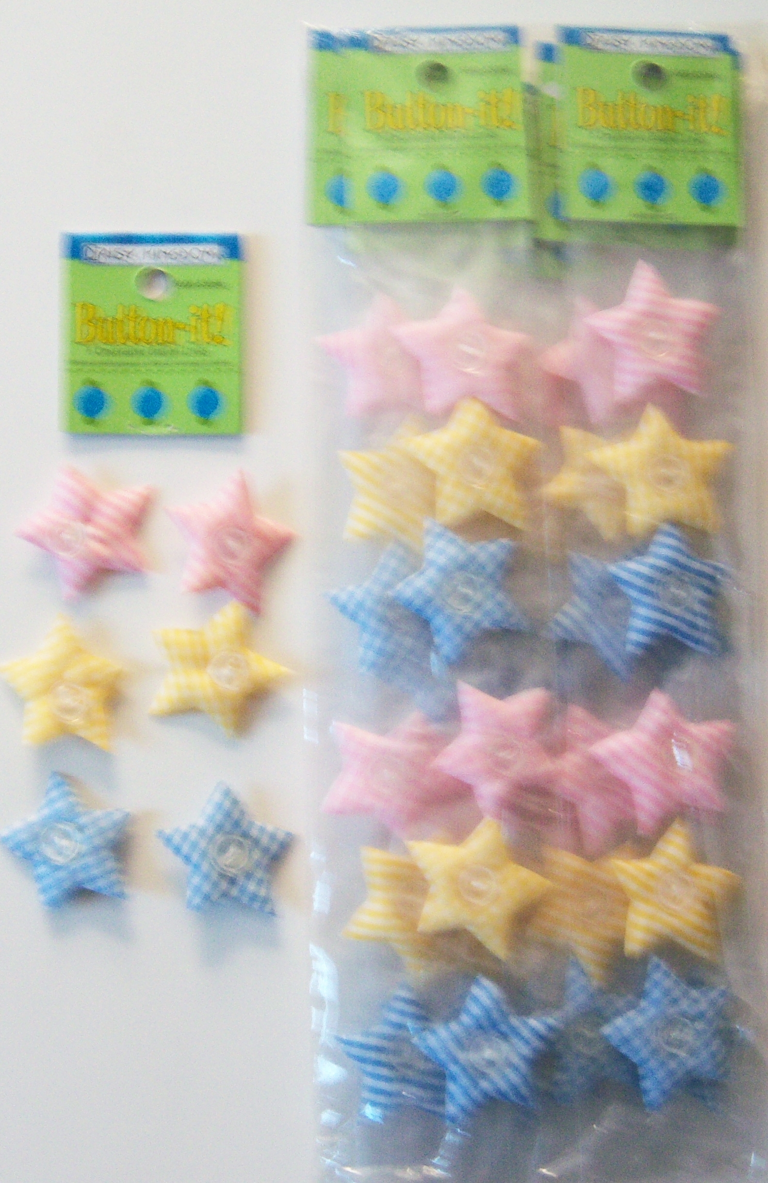 Daisy Kingdom gingham fabric star 6 piece button-it button links.