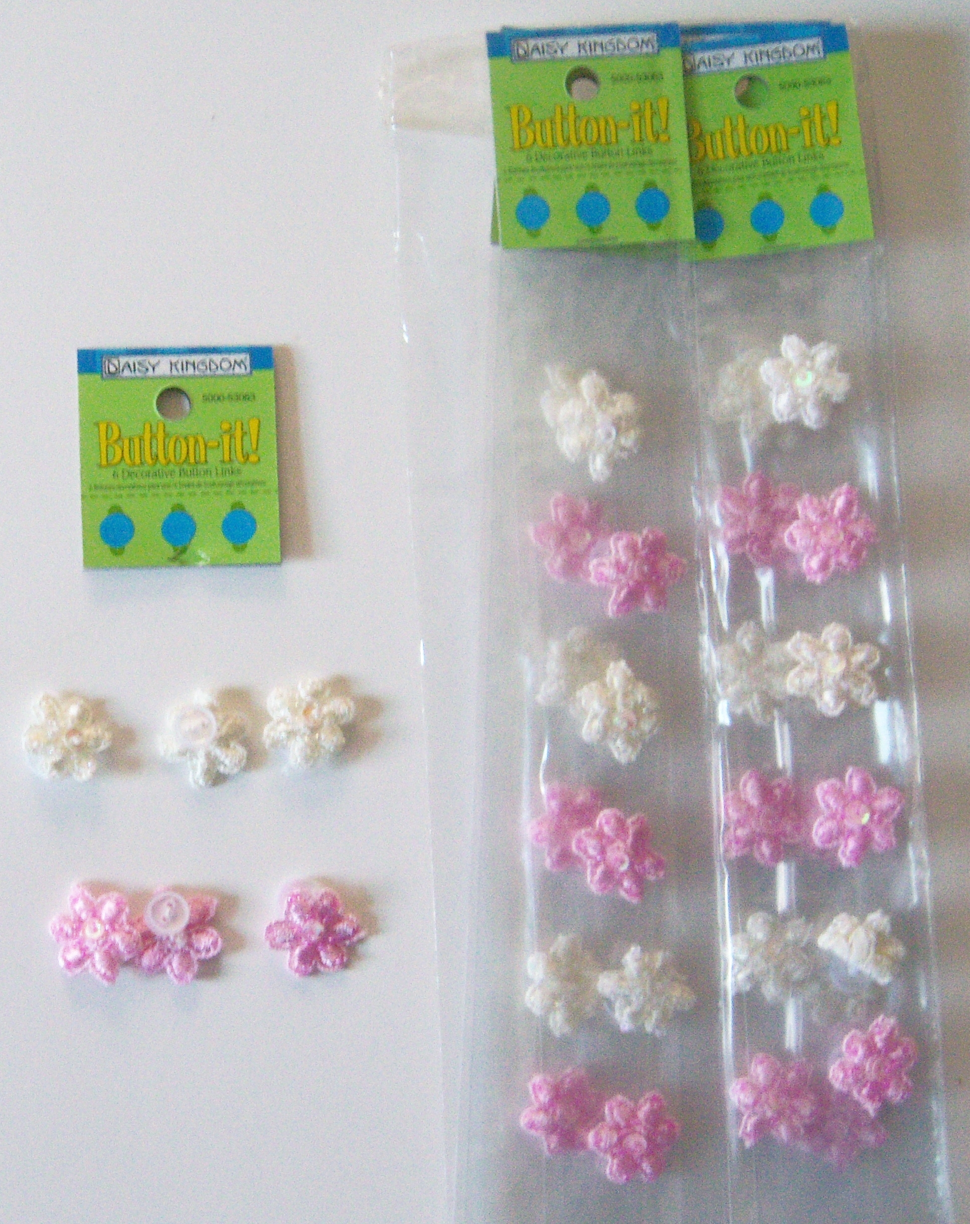 Daisy Kingdom Iridescent 3/4" Sequin Flowers 6 piece button-it button links.