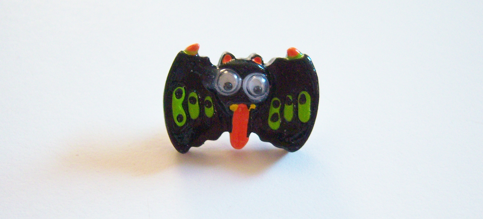 Wiggle eyes black bat with orange and lime 13/16" shank back nylon button.