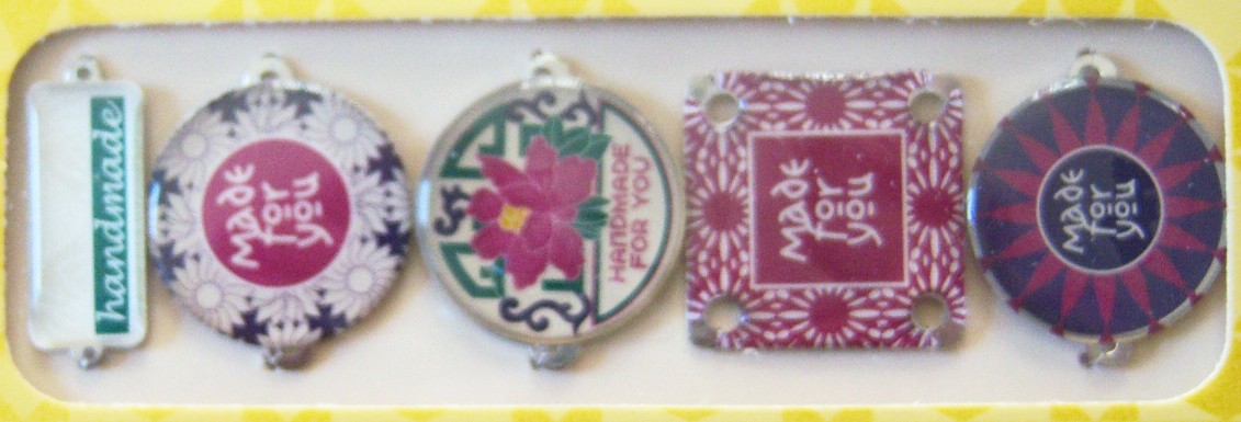 3428 Dritz Rasberry Handmade Label Charms