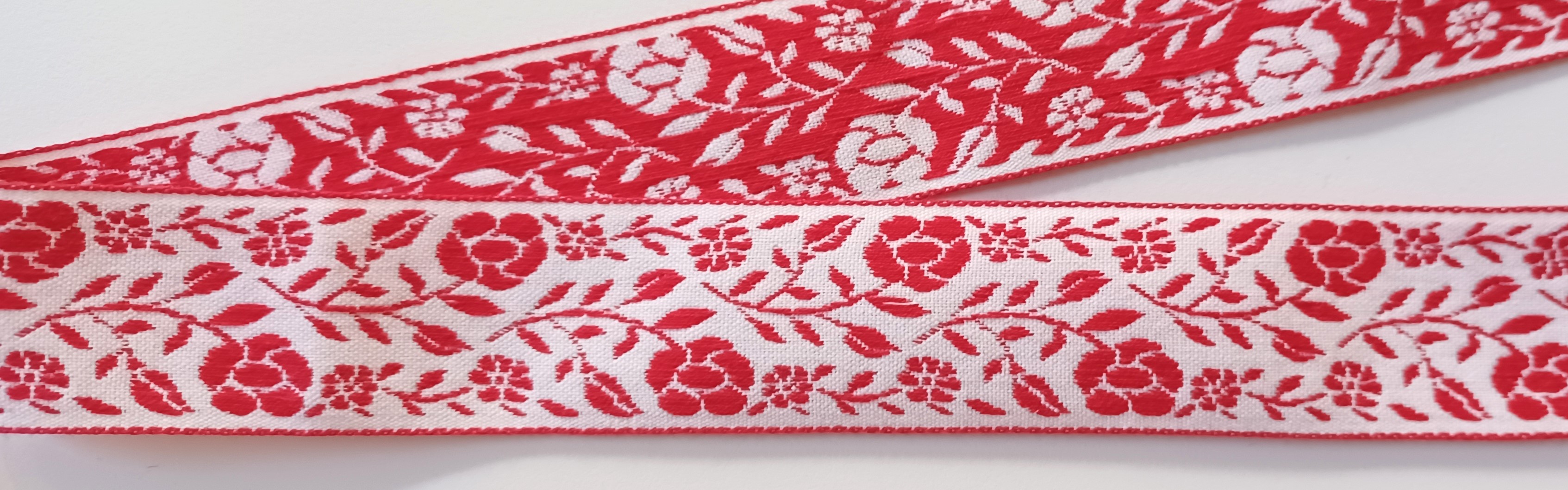 White/Red 1 1/8 Inch Jacquard