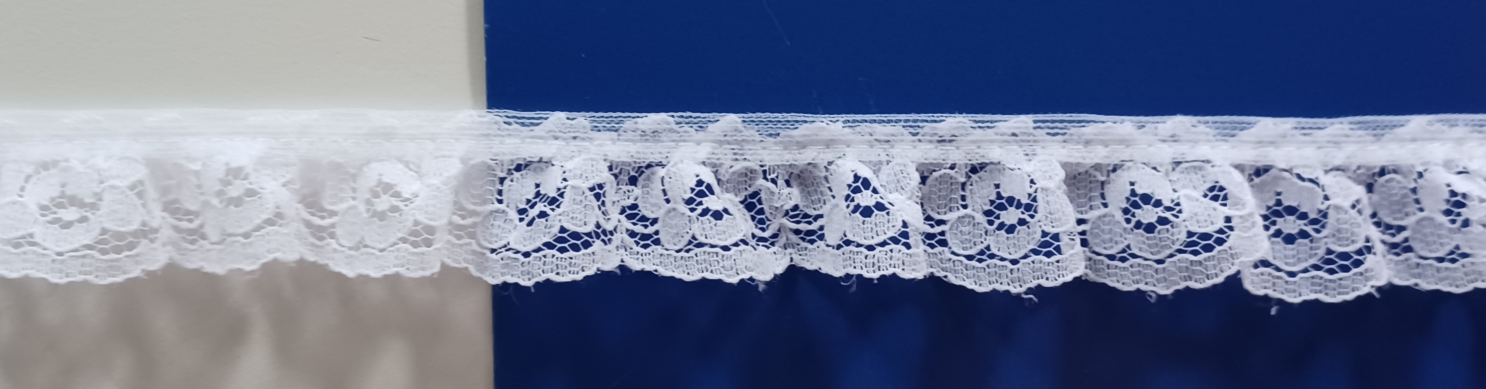 White 7/8" Ruffled Lace