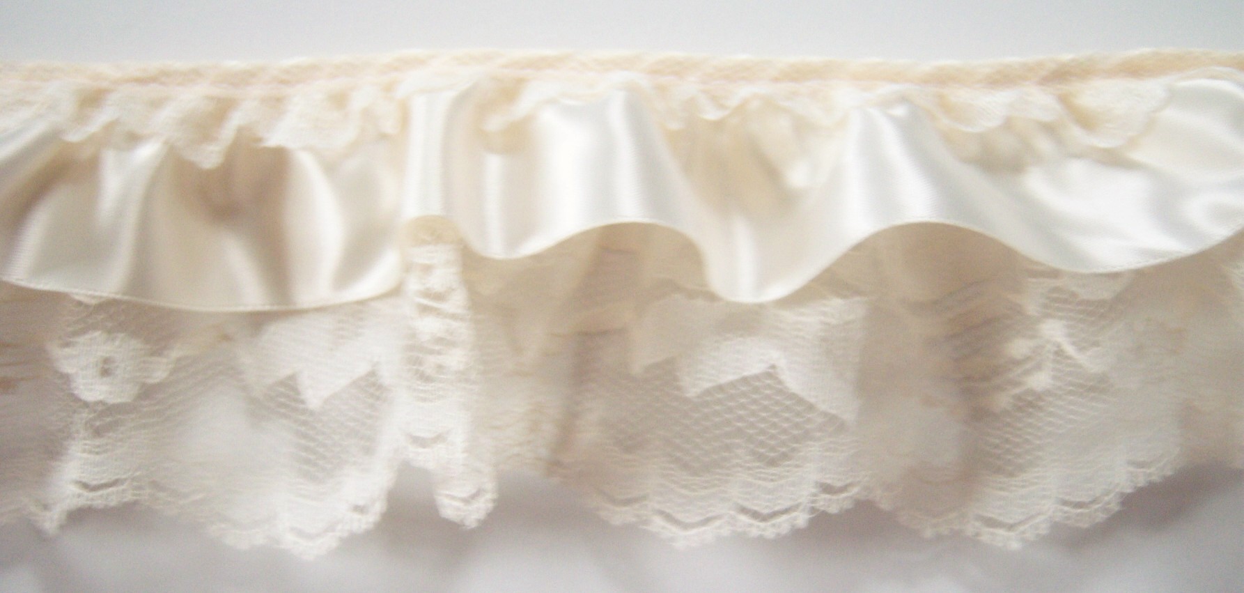 Ivory Satin/Ivory Ruffled 3 1/4" Lace