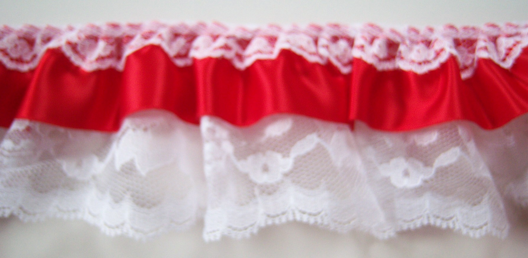 Red Satin/White Ruffled 3 1/4" Lace
