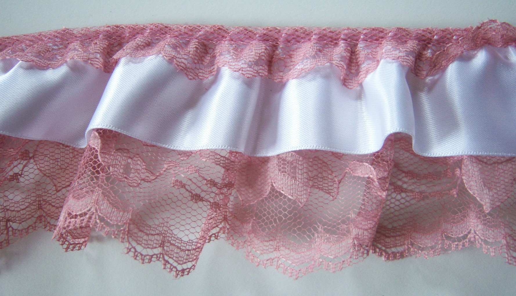White Satin/Dusty Rose Ruffled 3 1/4" Lace