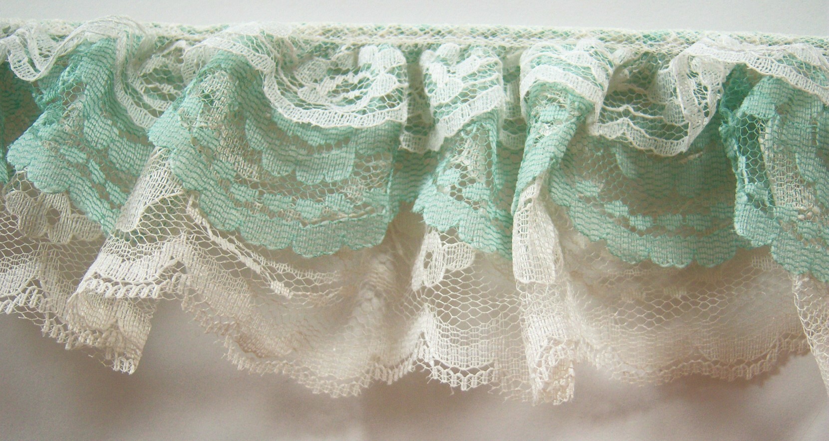 Eggshell/Mint/Eggshell Triple Lace