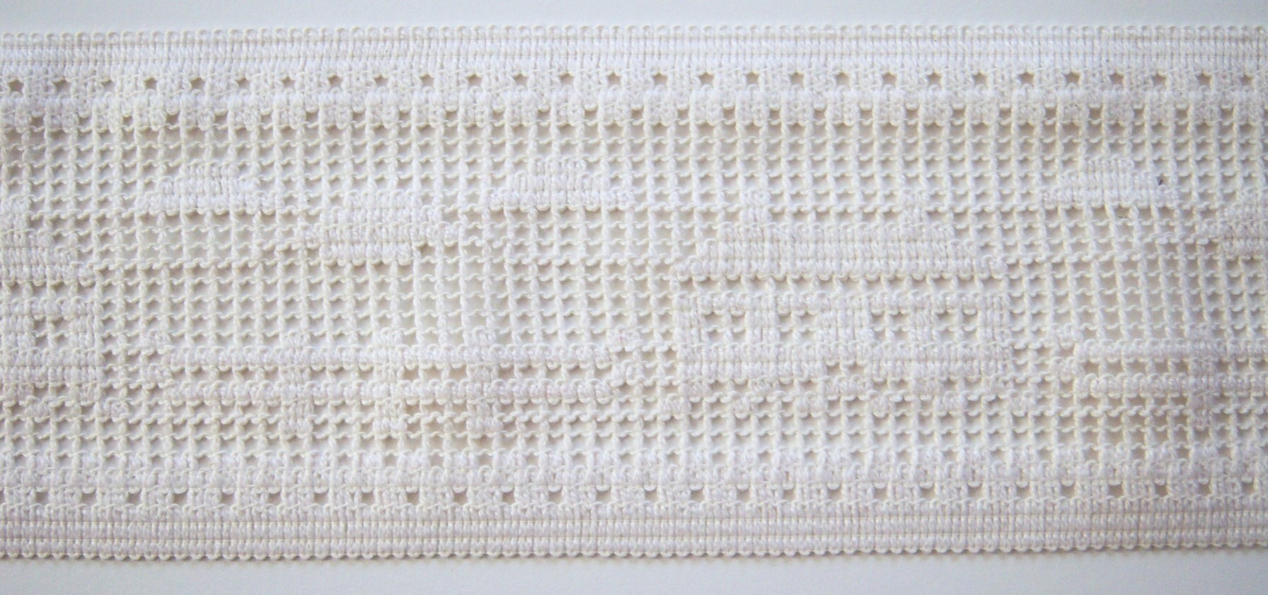 Candlelight House 4" Cluny Lace