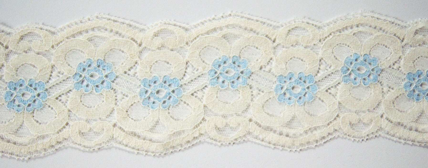 Vanilla/Blue 3 1/4" Nylon Lace