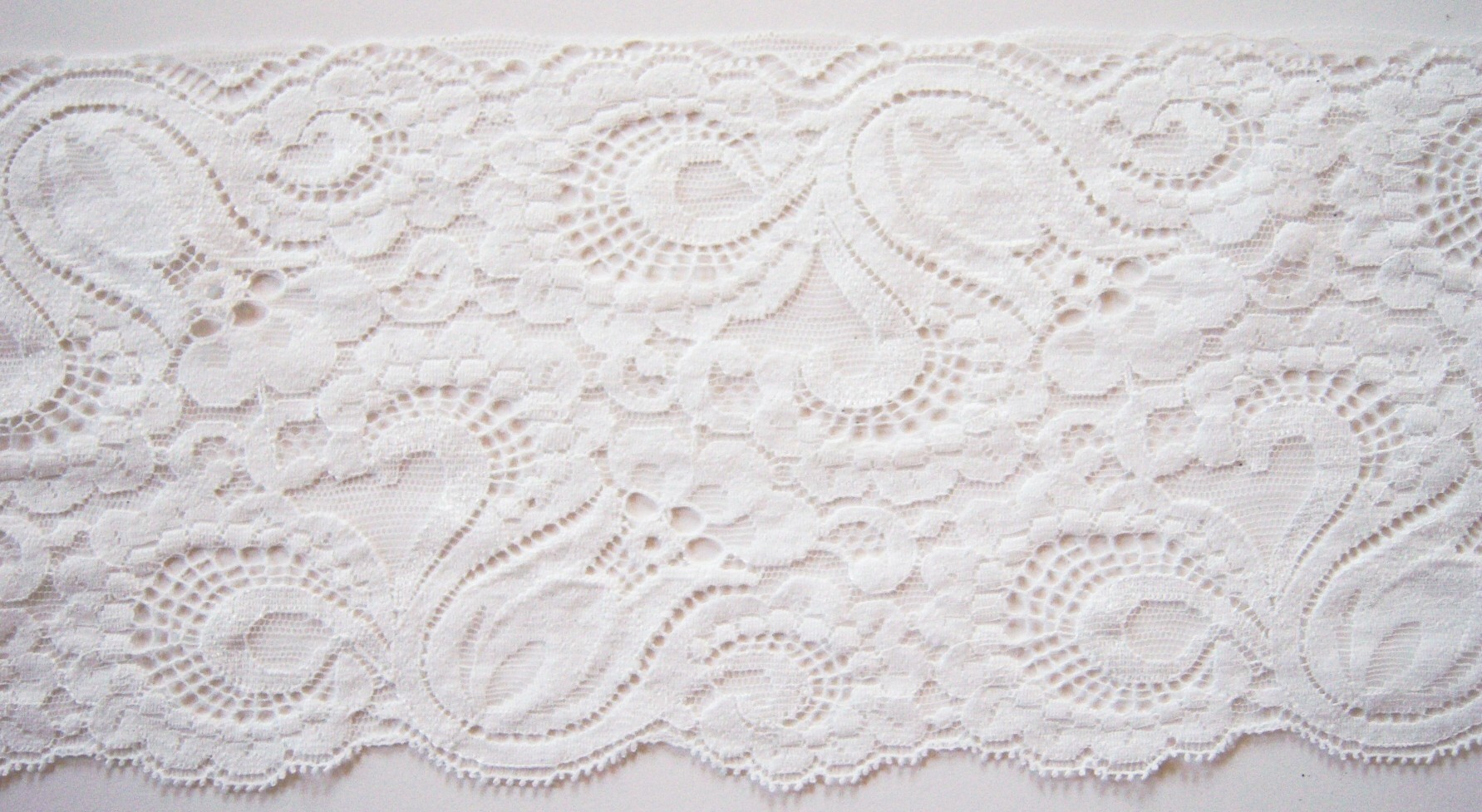 Weiner Antique White 5 1/4" Lace