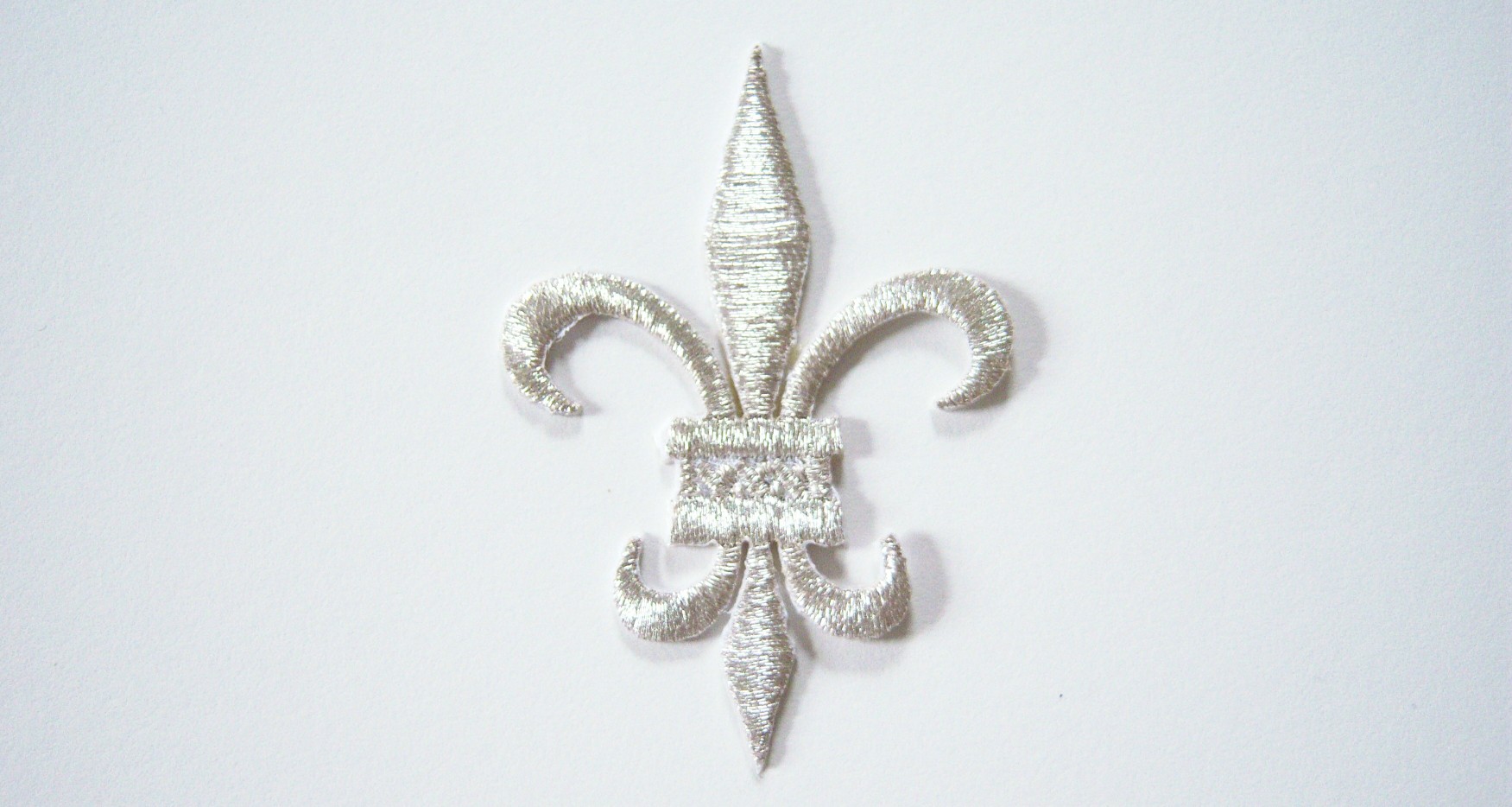 Wrights Silver Metallic Fleur de Lis Applique