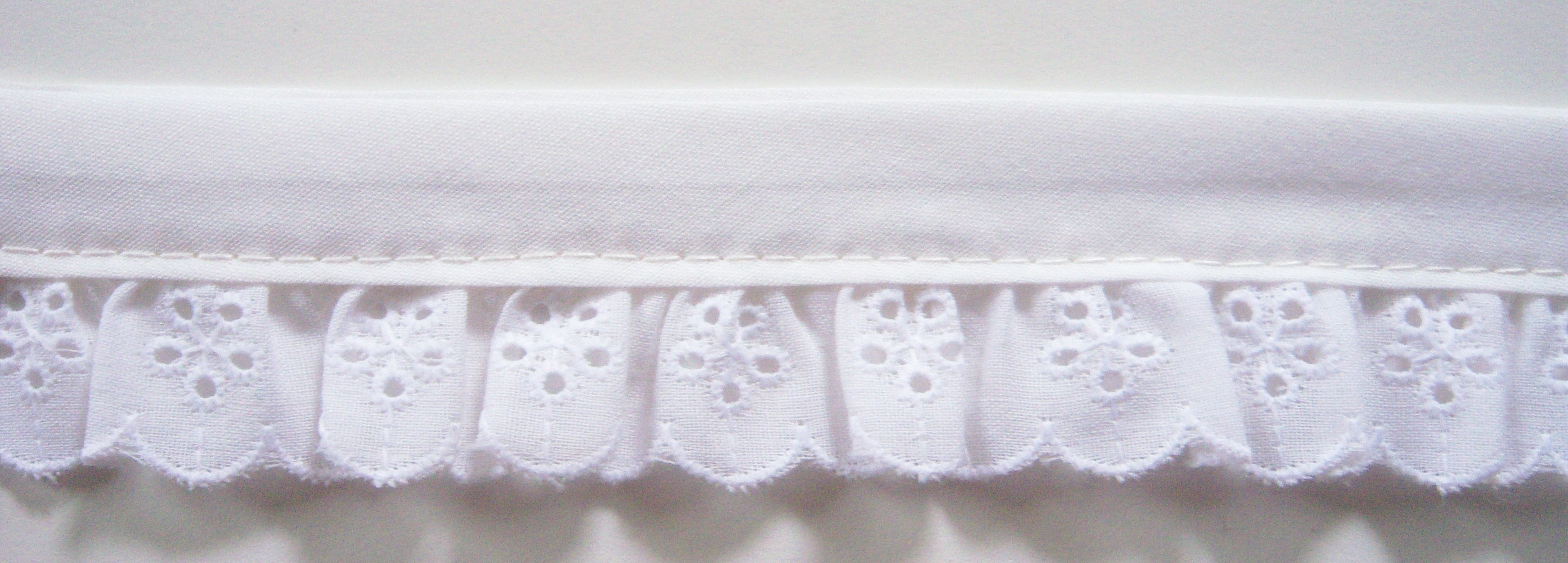 White Foldover 1 1/2"" Gathered Eyelet