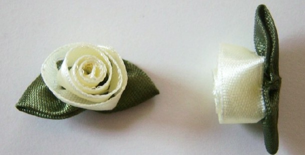 Cream Coil Rose/Moss 1 1/4" Loop