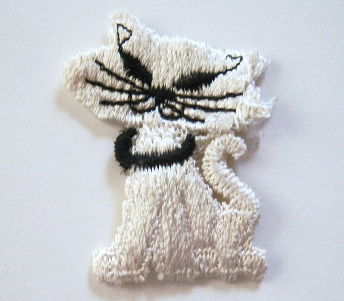 Ivory/Black Cat Sew On Applique
