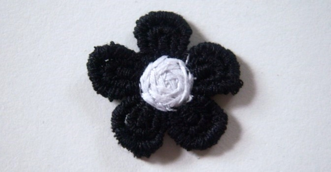 Black/White Daisy Venise Lace Applique