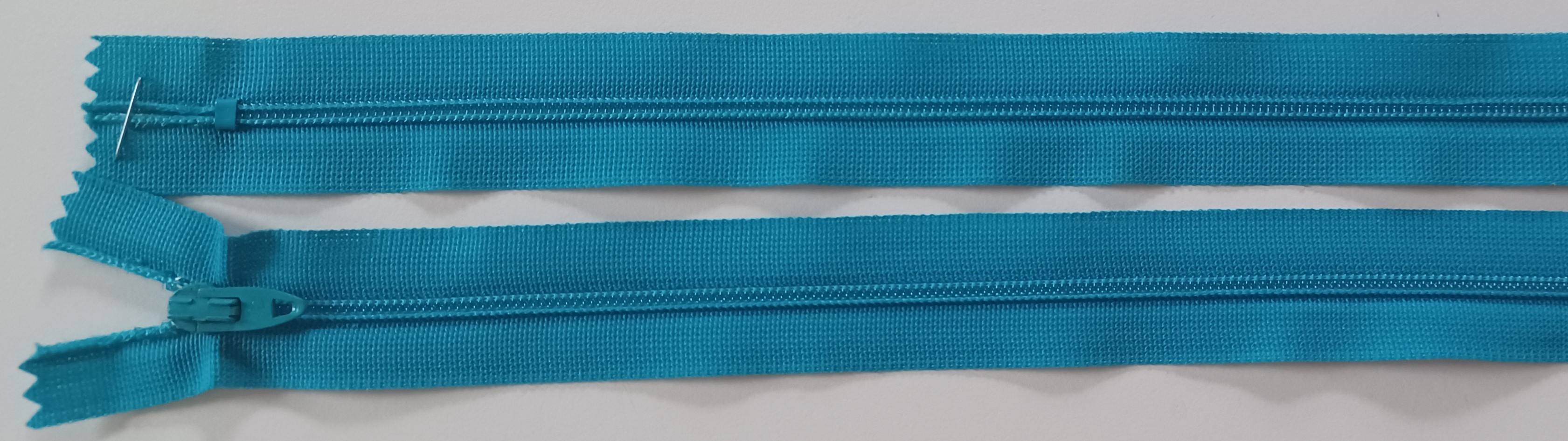 Coats & Clark 8.5" Parrot Nylon Coil Zipper