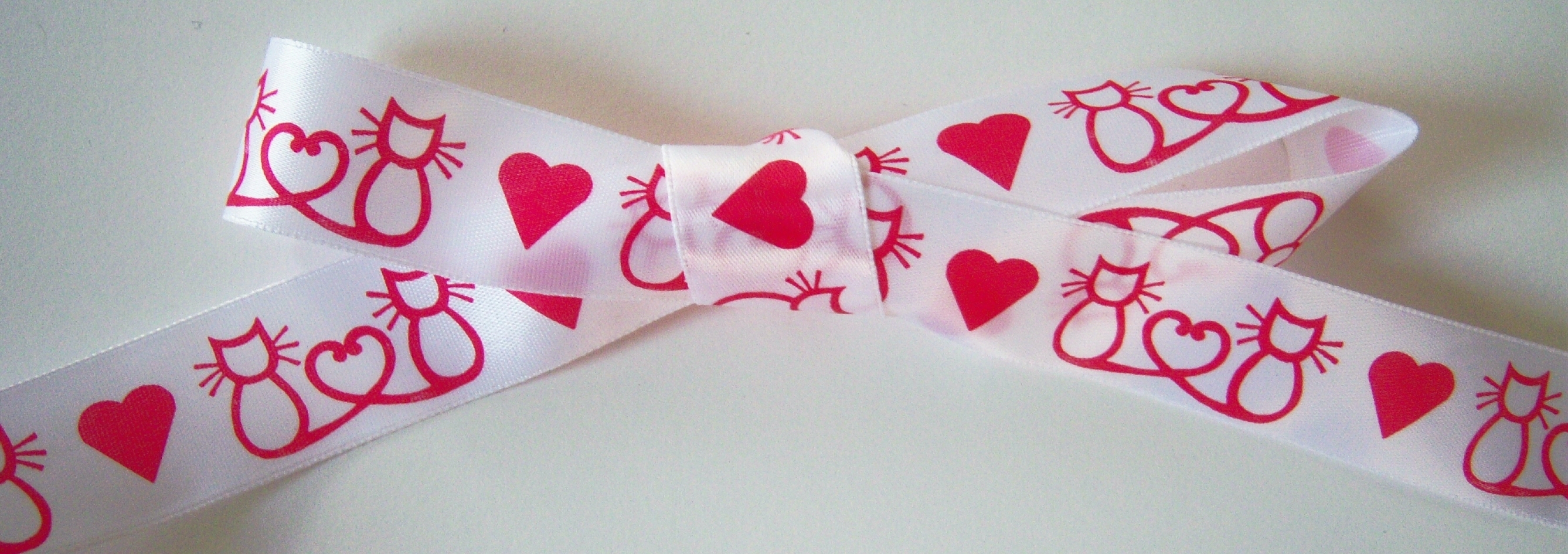 White/Red Heart/Cats 1" Satin Ribbon