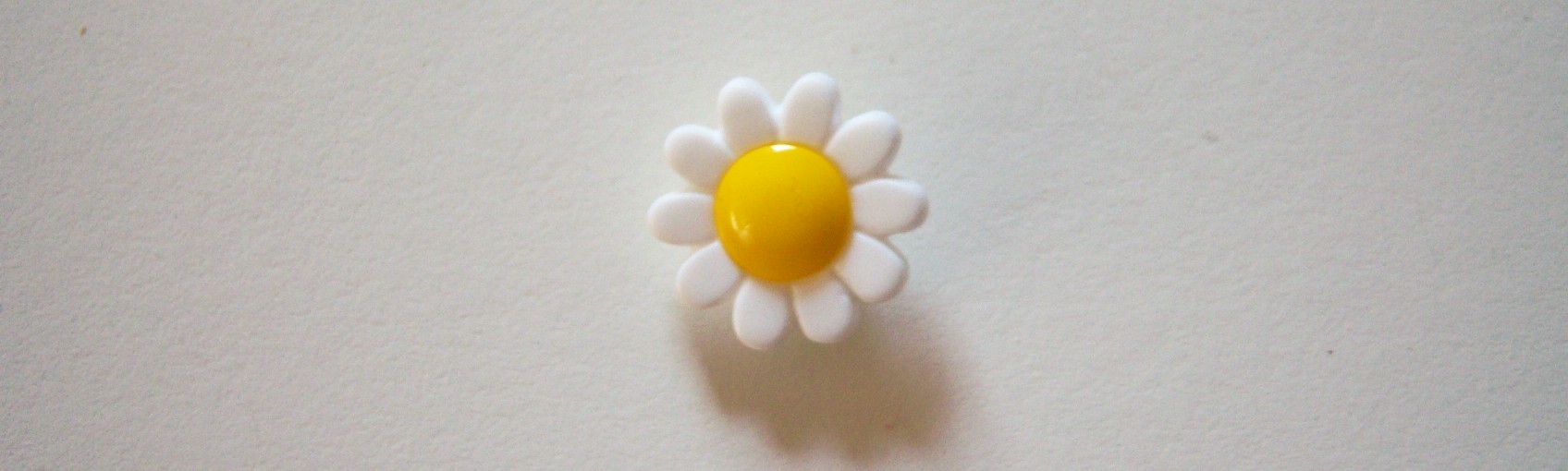 JHB White/Yellow Center Daisy 5/8" Shank Back Nylon Button
