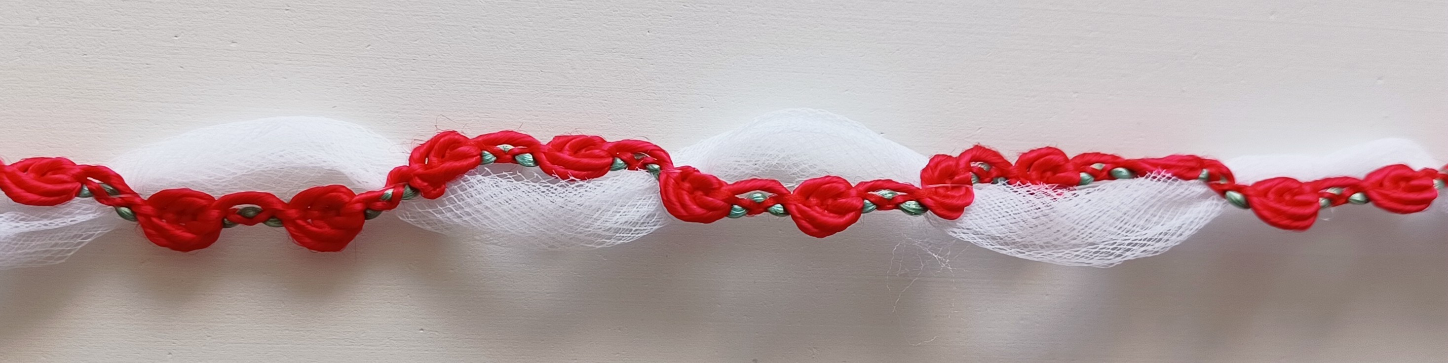 Red/White Tulle 5/8" Rosebraid
