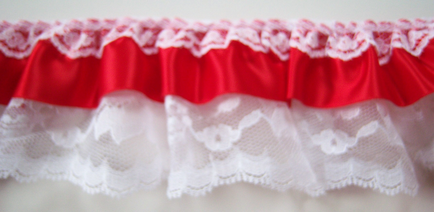 Red Satin/White Ruffled 3 1/4" Lace