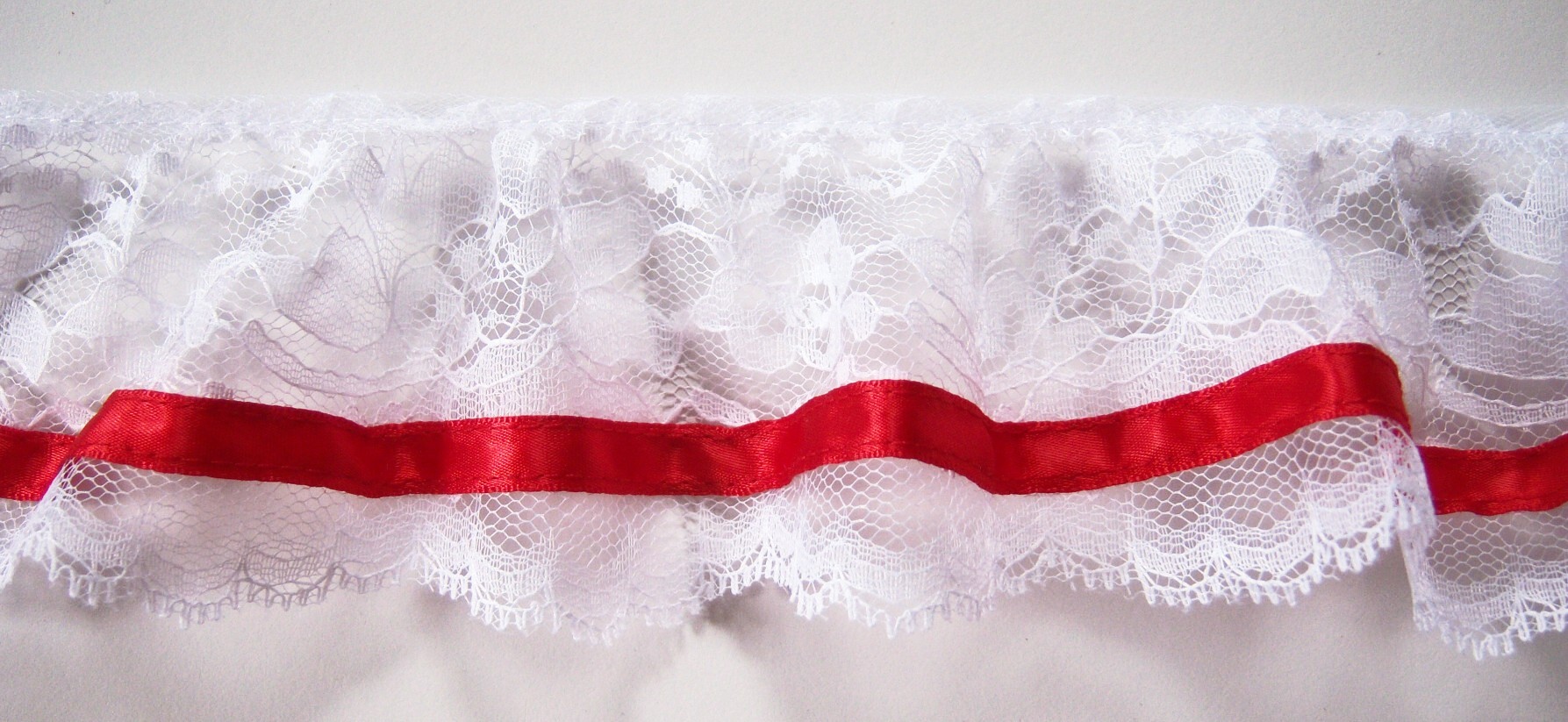 White/Red Satin Ruffled Lace