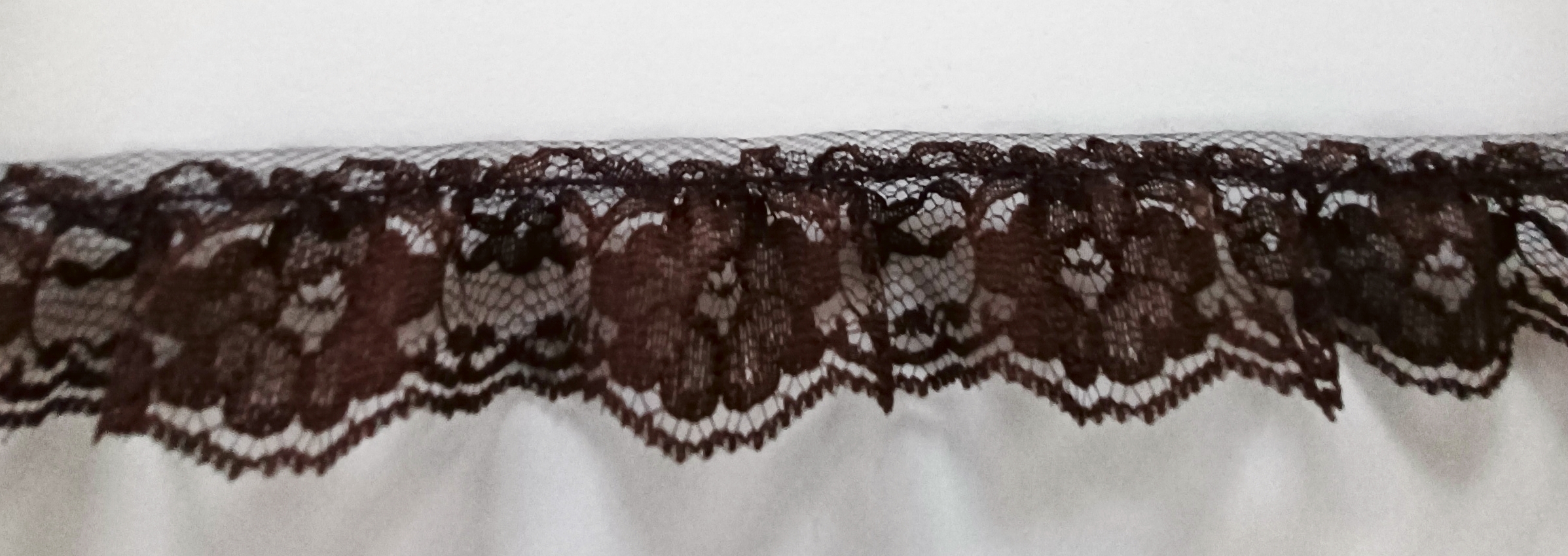 Brown 1 1/4" Ruffled Lace