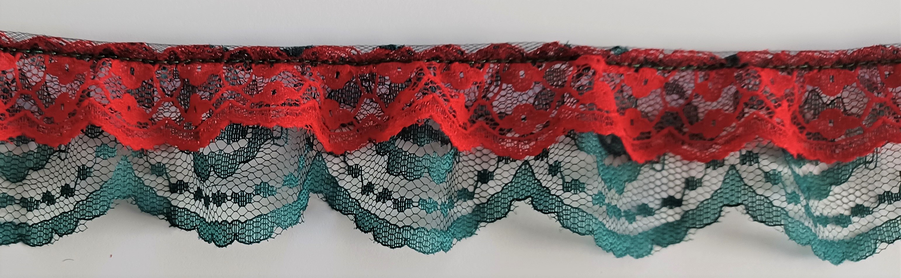 Red/Spruce Green Gathered Lace