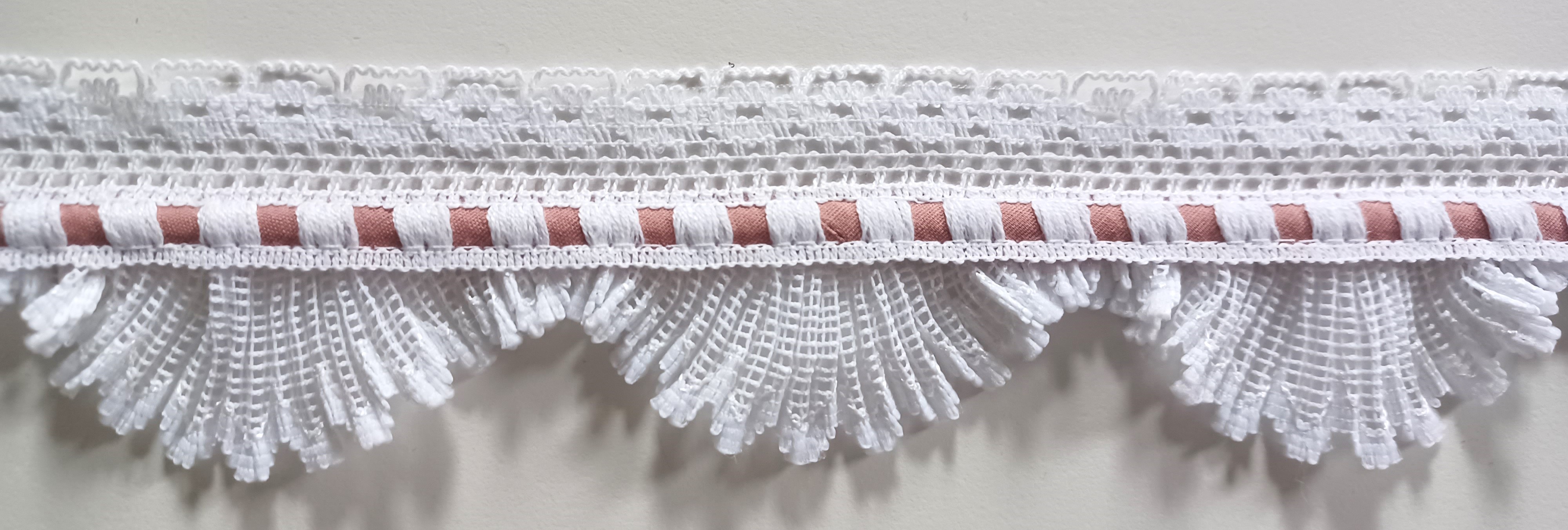 White/Dusty Rose 2 1/4" Pleated Scallop