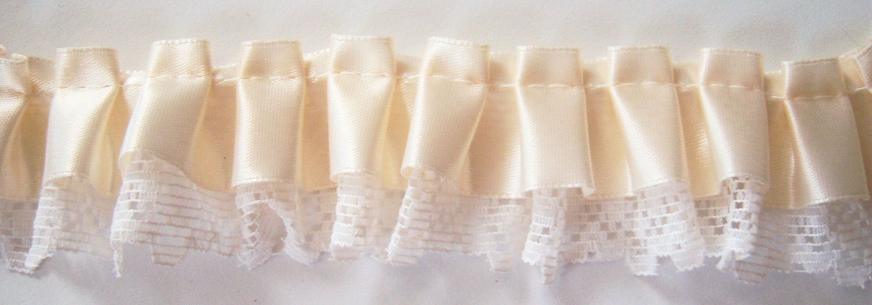 Lt Ivory Satin/White 1 1/2" Pleated Lace
