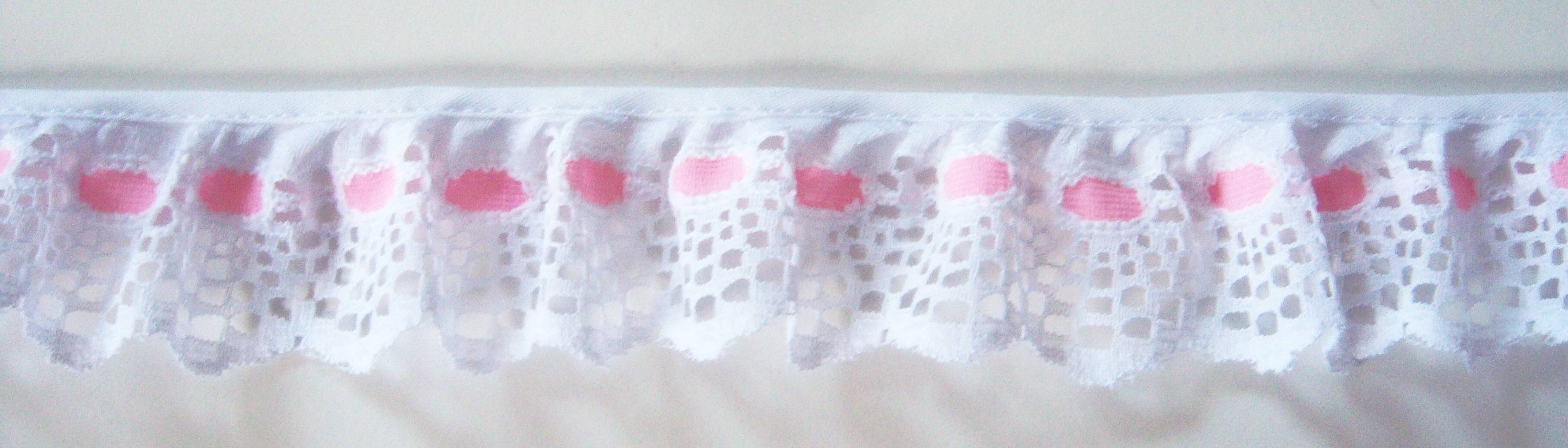 White/Pink 1 1/2" Ruffled Lace