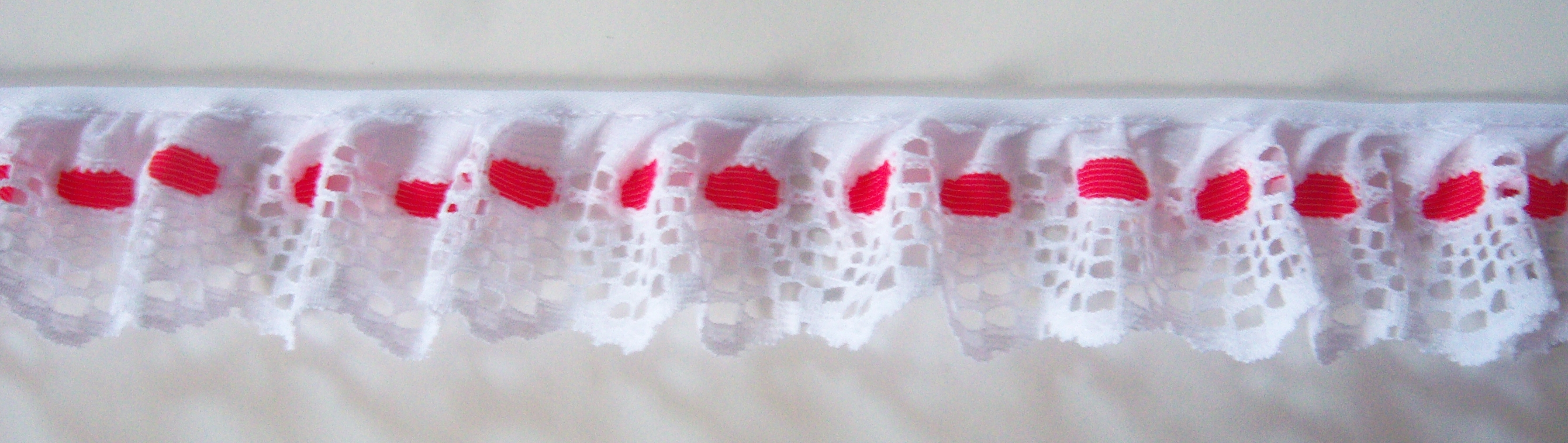 White/Cherry Red 1 1/2" Ruffled Lace