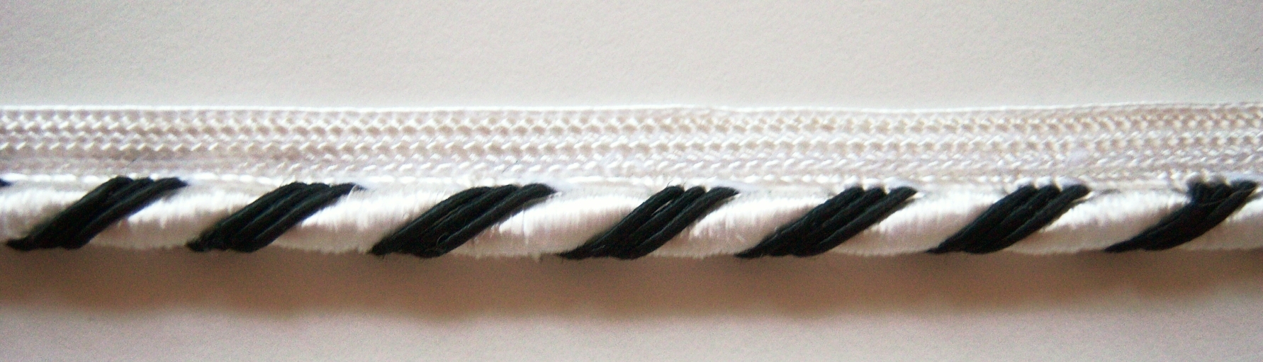 Black/White Satin 3/32" Striped Piping