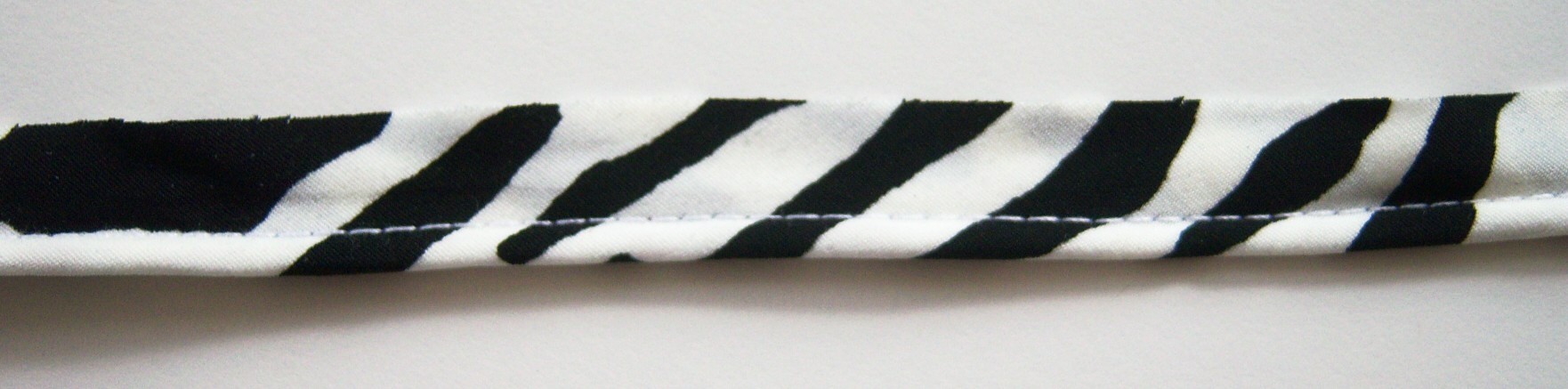 Black/White 1/8" Striped Piping