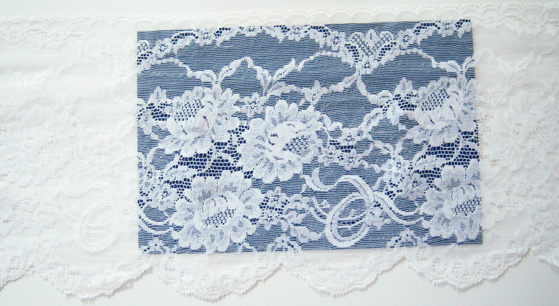 Was White 7 3/4" Stretch Lace