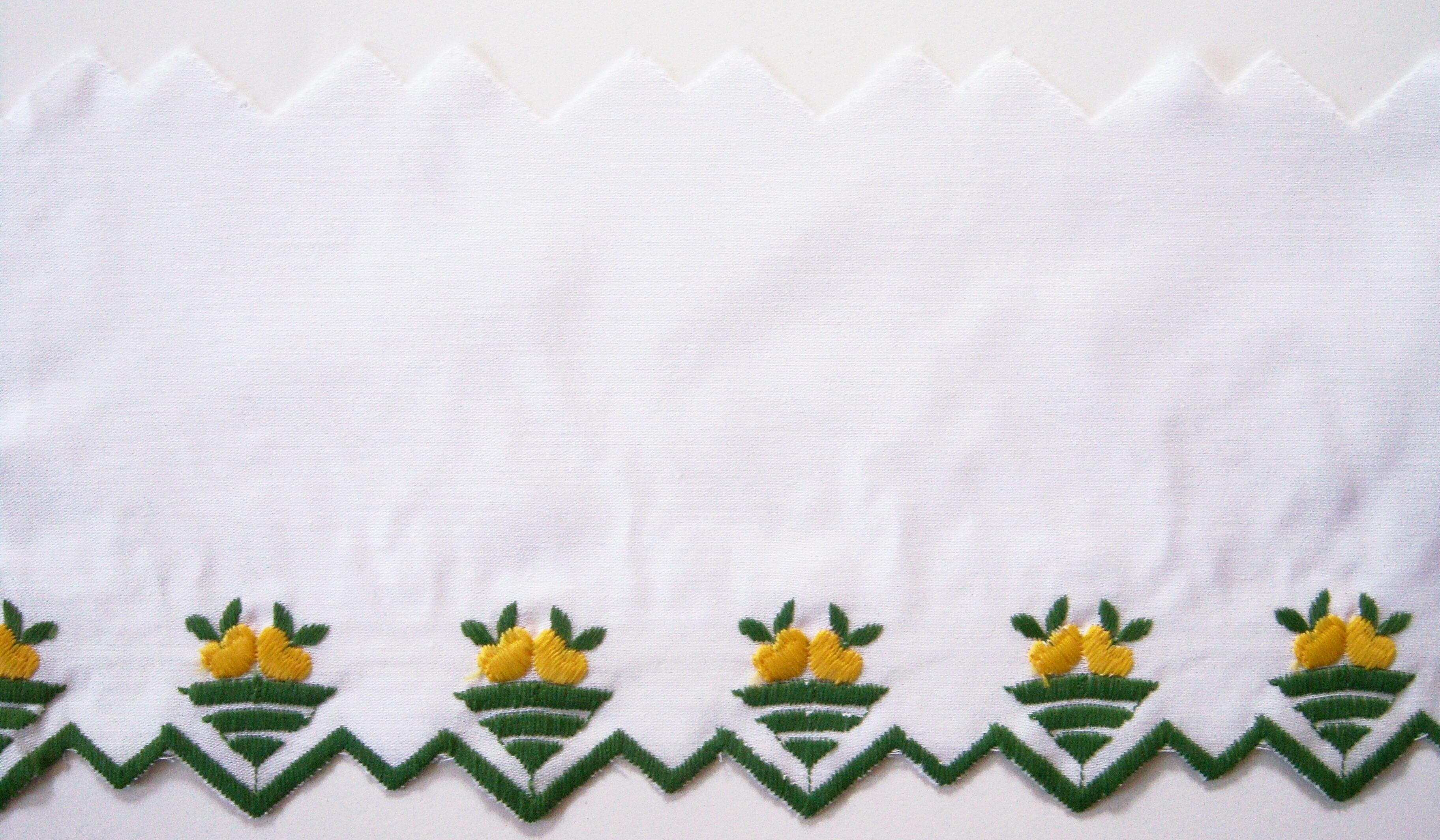 White/Green/Gold 5 1/4" Embroidered Cotton