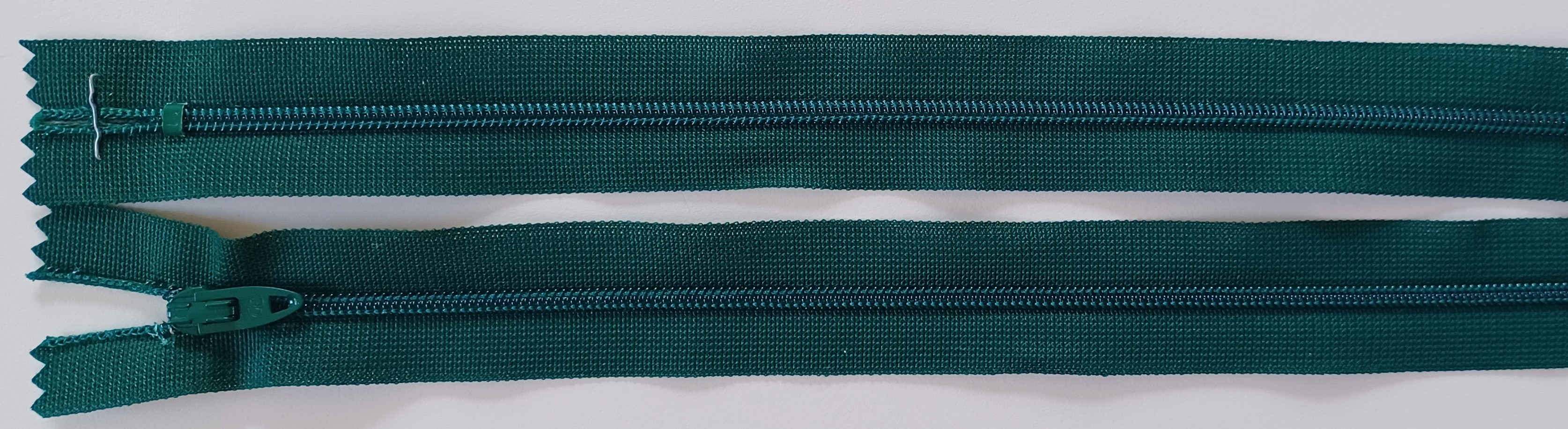 Coats & Clark 8.5" Green Nylon Coil Zipper