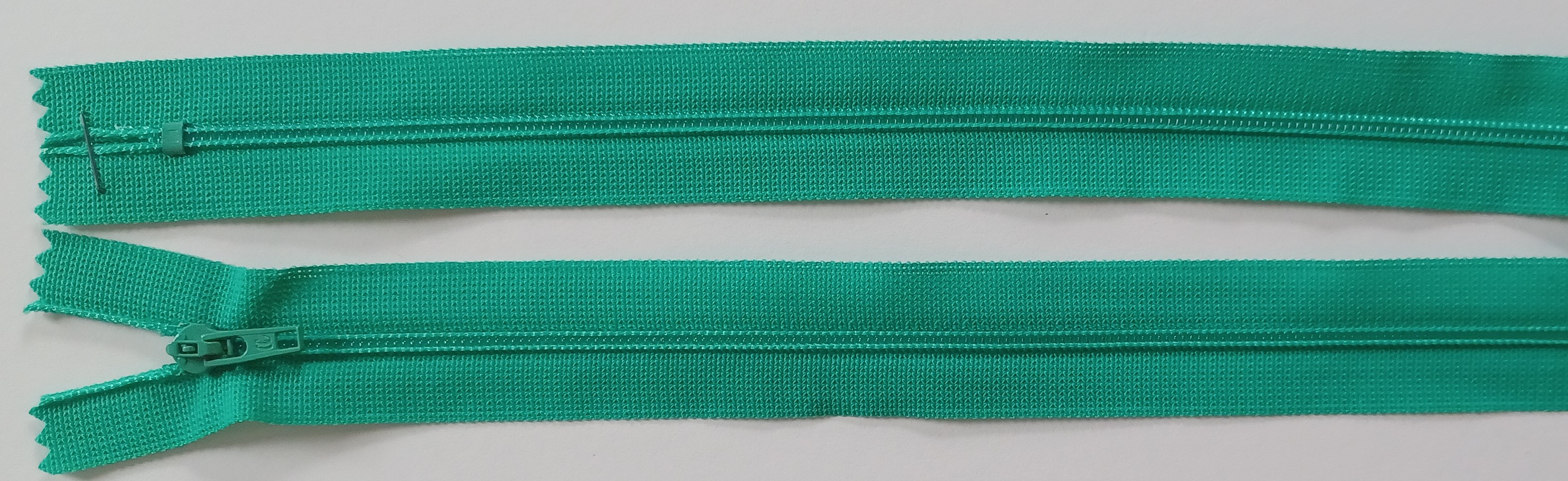 Coats & Clark 8.5" Green Nylon Coil Zipper