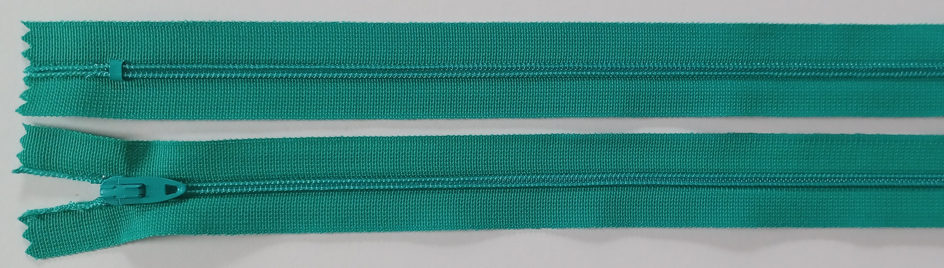 Coats & Clark 8.5" Crystal Green Nylon Coil Zipper