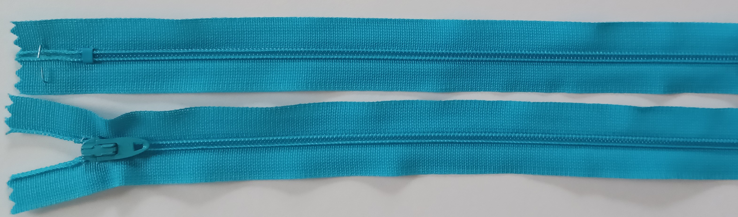 Coats & Clark 8.5" Turquoise Nylon Coil Zipper